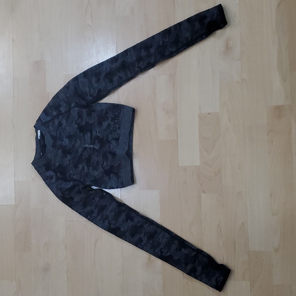Gymshark Gray Army Fatigue-Patterned Long-sleeved Top